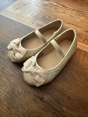 Toddler Girls Gold Sparkle Ballet Flats with Bow - size 5